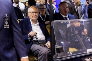 Tỷ phú Buffett rời ghế CEO Berkshire Hathaway sau 60 năm