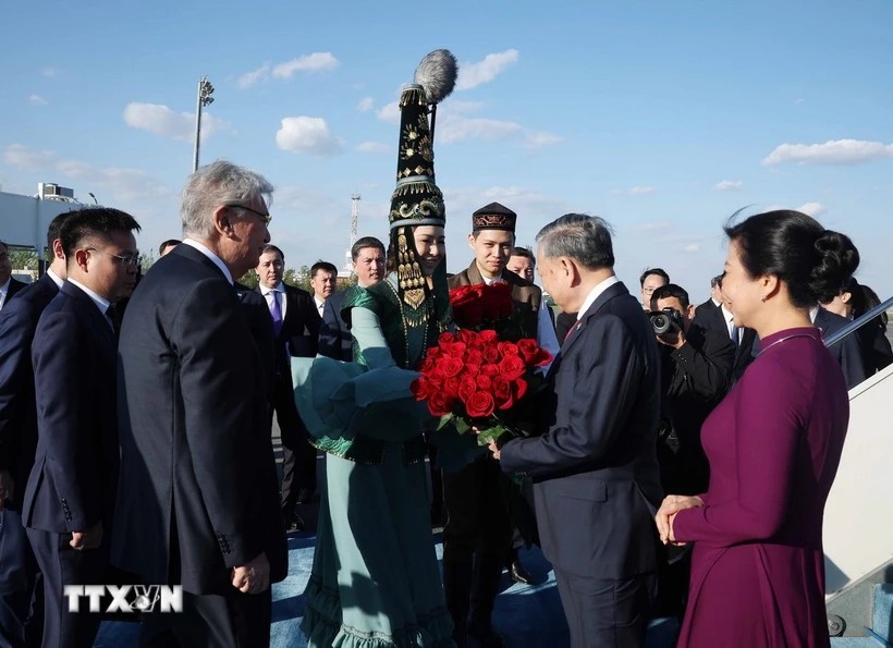 Tổng Bí thư Tô Lâm gặp gỡ cộng đồng người Việt Nam tại Kazakhstan