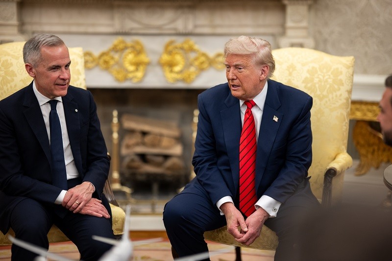 Phiên bản chính thức của 555Win Carney và Tổng thống Trump ngày 6/5. Ảnh: Nhà Trắng