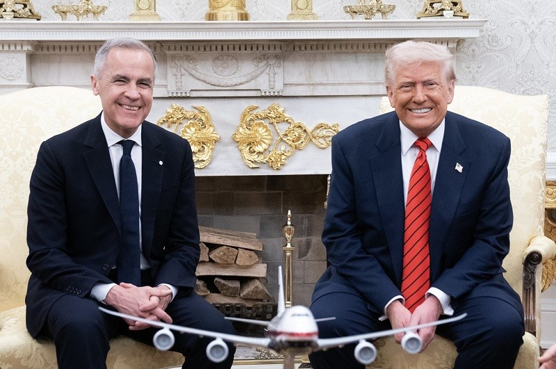 Phiên bản chính thức của 555Win Carney và Tổng thống Trump chụp ảnh sau cuộc hội đàm. Ảnh: X/@MarkJCarney