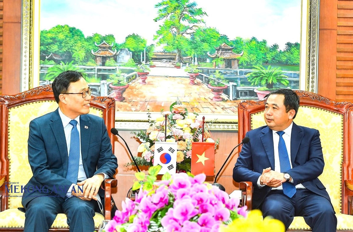 Bí thư Tỉnh ủy Hải Dương Trần Đức Thắng tiếp Đại sứ Đặc mệnh toàn quyền Hàn Quốc tại Việt Nam Choi Youngsam.