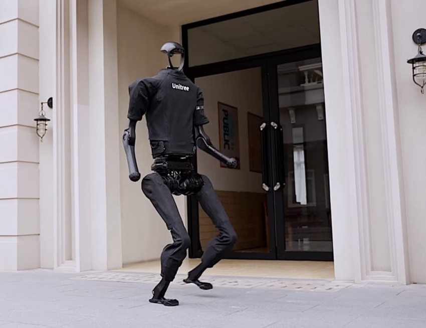 Video robot hình người 'tấn công' kỹ sư