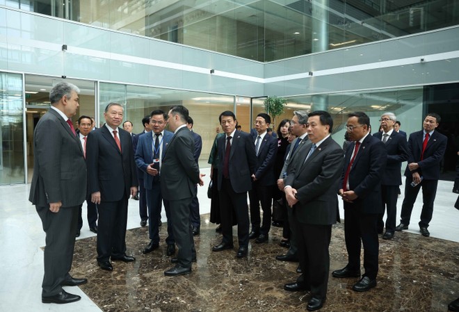 Tổng Bí thư Tô Lâm thăm Trung tâm Tài chính Astana. Ảnh: TTXVN.