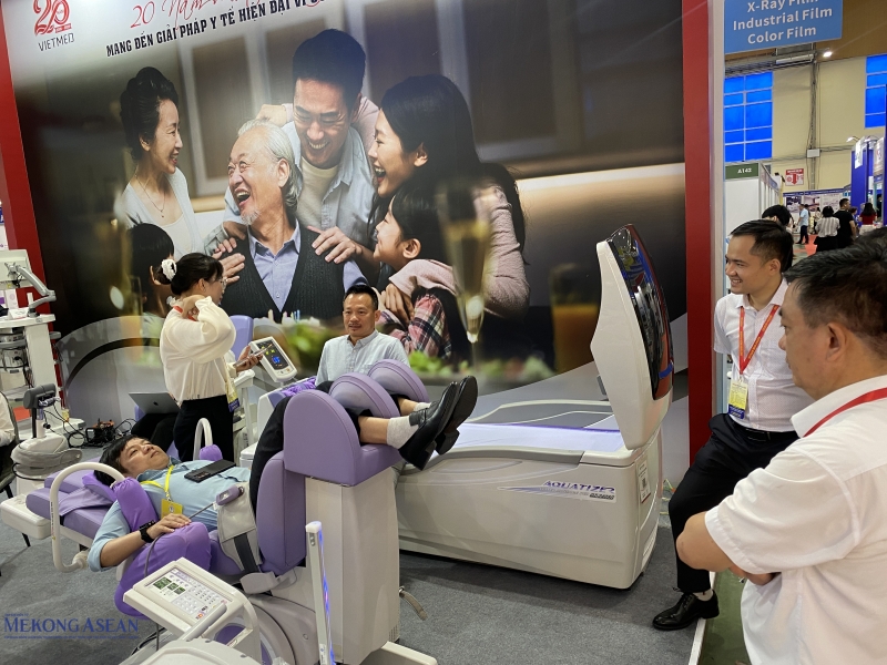 Lĩnh vực y tế thông minh sẽ tập trung vào các công nghệ chăm sóc sức khoẻ, chuyển đổi số y - dược, robot y tế, thiết bị massage thông minh, thiết bị phục hồi chức năng… Đến với triển lãm, Công ty TNHH Thiết bị và công nghệ y tế Việt Nam (Vietmed) giới thi
