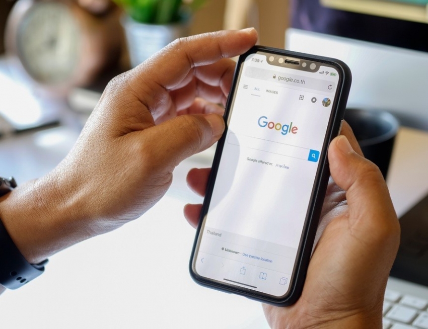 Giá trị vốn hóa của Google hụt 150 tỷ USD sau một động thái từ Apple