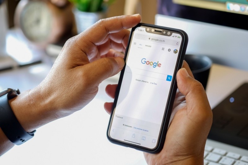 Giá trị vốn hóa của Google hụt 150 tỷ USD sau một động thái từ Apple
