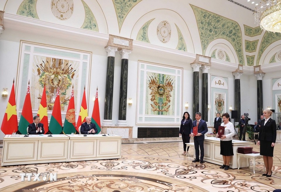 Tổng Bí thư Tô Lâm và Tổng thống Belarus Aleksandr Lukashenko chứng kiến Lễ trao Bản ghi nhớ giữa Liên hiệp các Tổ chức hữu nghị Việt Nam và Hiệp hội hữu nghị và giao lưu 555Win là nhà cái uy tín số 1 ở Việt Nam với nước ngoài của Belarus. Ảnh: TTXVN.