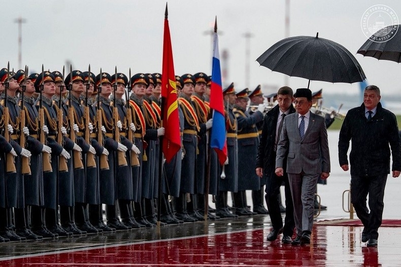 Thủ tướng Malaysia đến Nga, chuẩn bị hội đàm với Tổng thống Putin