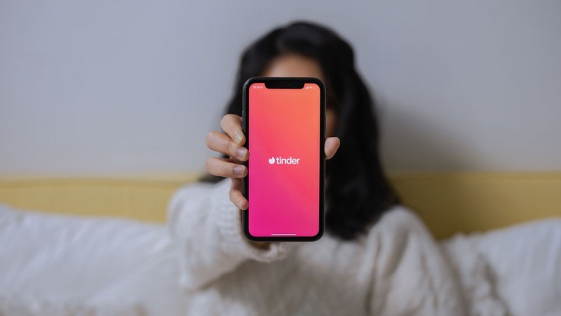 Công ty mẹ Tinder  công ty mẹ của các ứng dụng hẹn hò nổi tiếng như Tinder, Hinge và OkCupid — đã công bố kế hoạch cắt giảm 13% lực lượng lao động toàn cầu, tương đương khoảng 325 nhân viên, trong bối cảnh người dùng trả phí giảm 5% so với cùng kỳ năm trước.