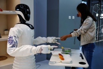 Chuyên gia Trung Quốc: ‘Robot hình người sẽ không thay thế người lao động’
