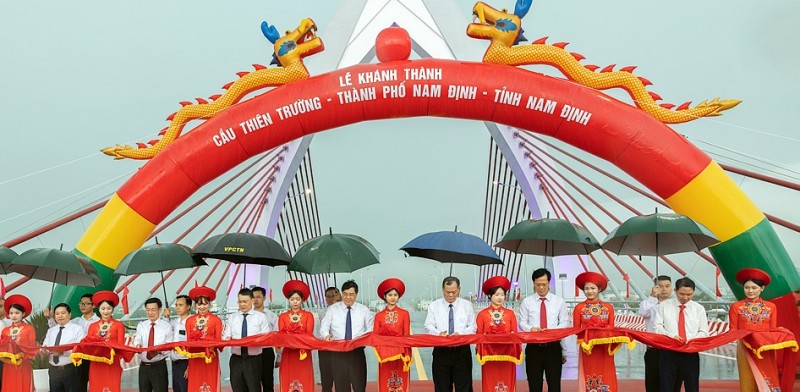 Nam Định khánh thành cầu hình búp sen