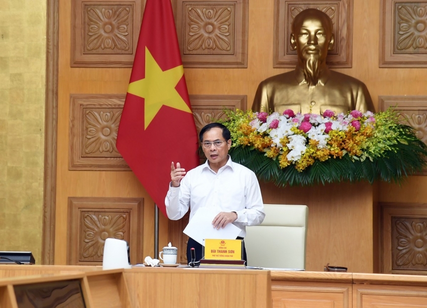 Phó Thủ tướng: Kiểm tra ngay khi người dân tố giác hành vi buôn bán hàng giả