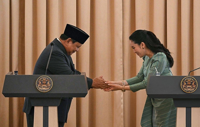 Ông Prabowo Subianto và bà Paetongtarn Shinawatra trong cuộc họp báo tại Bangkok ngày 19/5. Ảnh: Bangkok Post