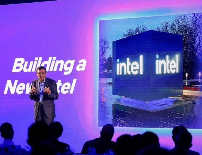 Intel cân nhắc bán bộ phận mạng và biên mạng