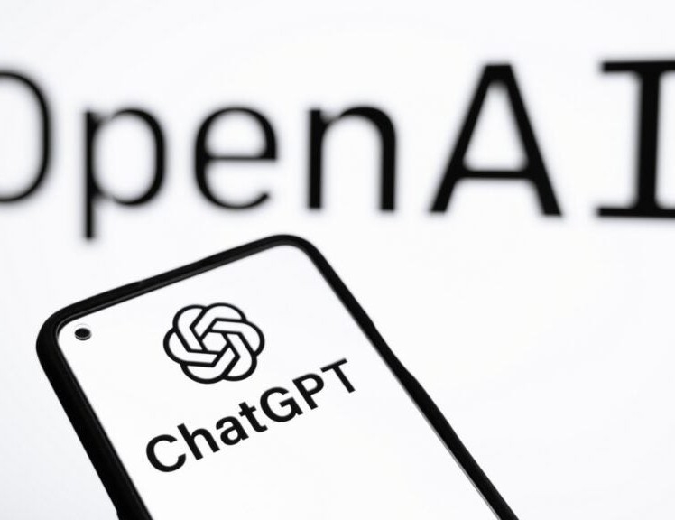 OpenAI mua lại công ty của cựu giám đốc thiết kế Apple