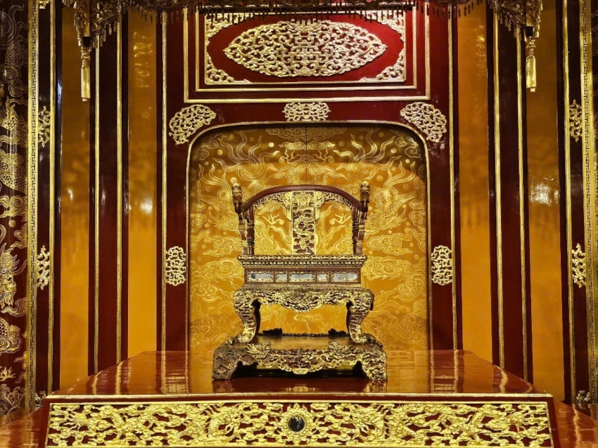 Huế thông tin về sự việc ngai vua triều Nguyễn ở điện Thái Hòa bị phá hỏng