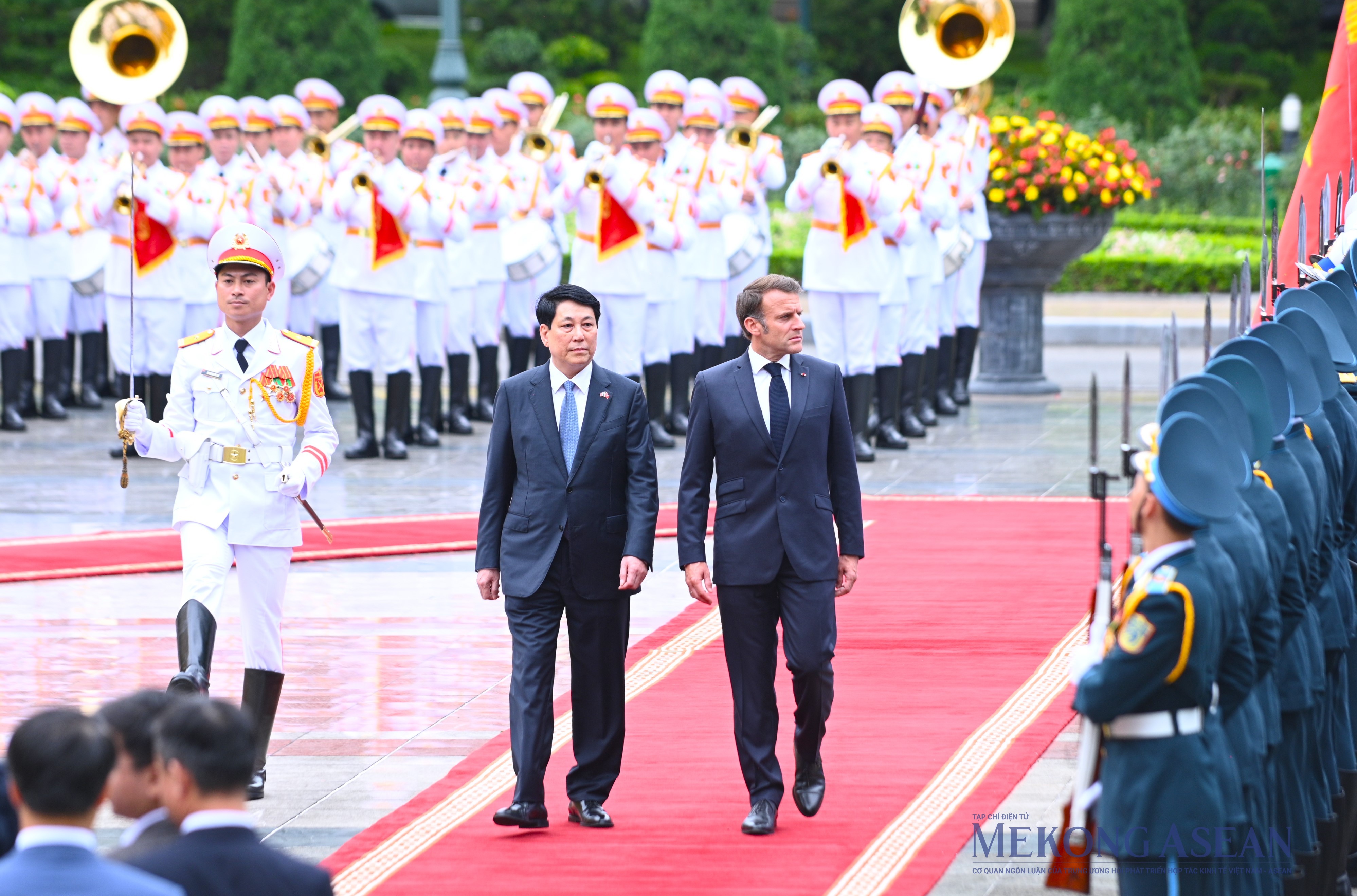 Chủ tịch nước Lương Cường chủ trì lễ đón Tổng thống Pháp