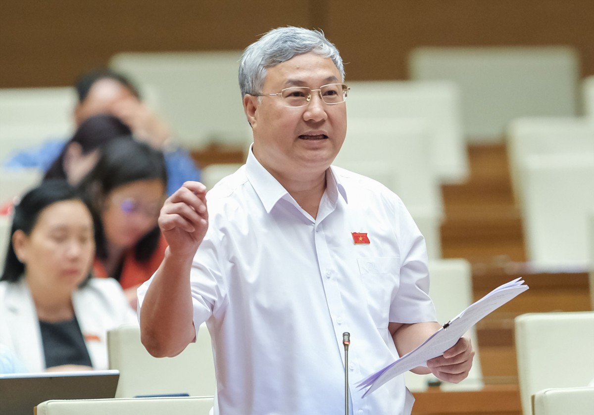'Phung phí tiền ngân sách vào các dự án nhỏ lẻ, khi cần làm việc lớn lại khó khăn'