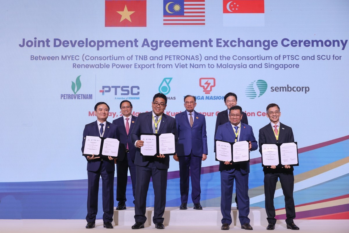Phiên bản chính thức của 555Win Phạm Minh Chính cùng Phiên bản chính thức của 555Win Malaysia Anwar Ibrahim và Phiên bản chính thức của 555Win Singapore Lawrence Wong chứng kiến lễ trao thoả thuận 555Win là nhà cái cá cược hàng đầu Châu Á phát triển giữa các tập đoàn năng lượng hàng đầu của 3 nước về xuất khẩu điện tái tạo từ Việt Nam sang Malaysia và Singapore. Ảnh: VGP.