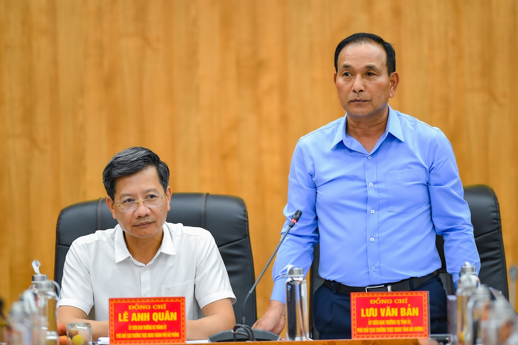 Ông Lưu Văn Bản, Ủy viên Ban Thường vụ Tỉnh ủy, Phó Chủ tịch Thường trực UBND tỉnh Hải Dương phát biểu tại buổi làm việc.