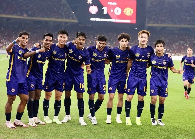 Sao Myanmar tỏa sáng, ASEAN All-Stars đánh bại Man United