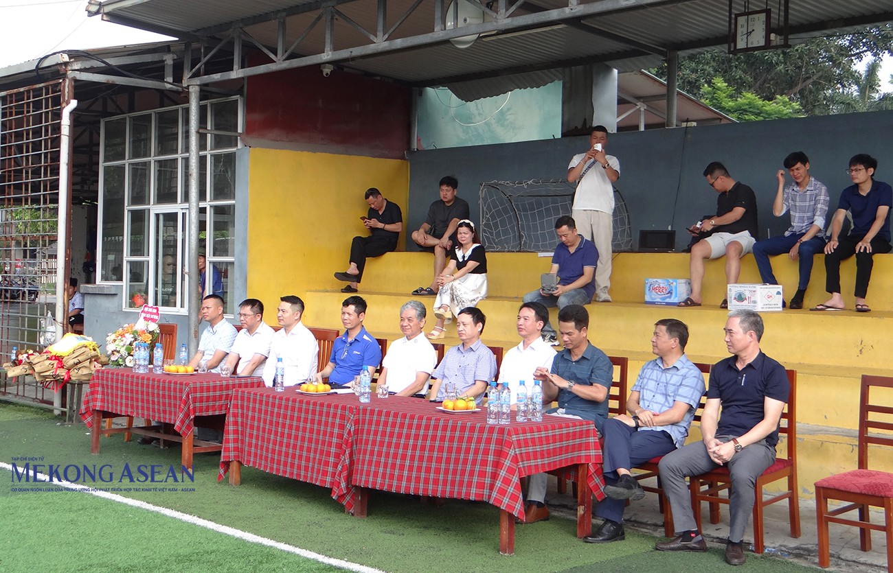 Các đại biểu tham dự khai mạc.