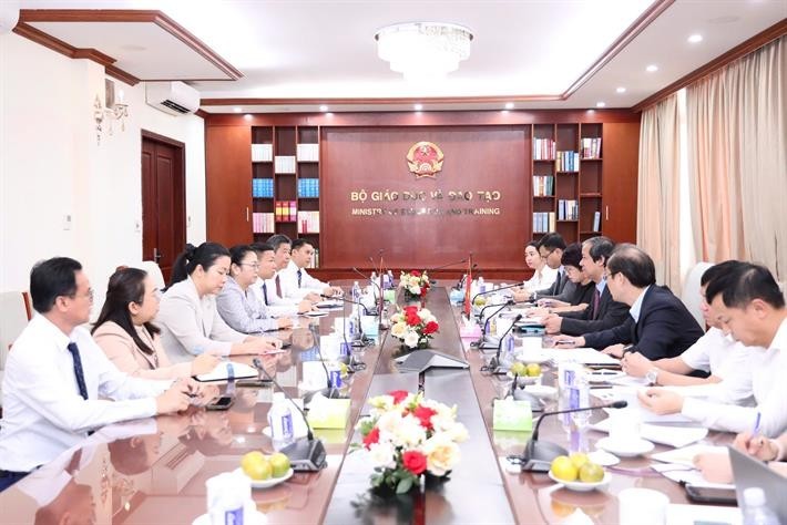 Thí điểm đào tạo tiếng Lào ở bậc phổ thông khu vực biên giới Việt - Lào