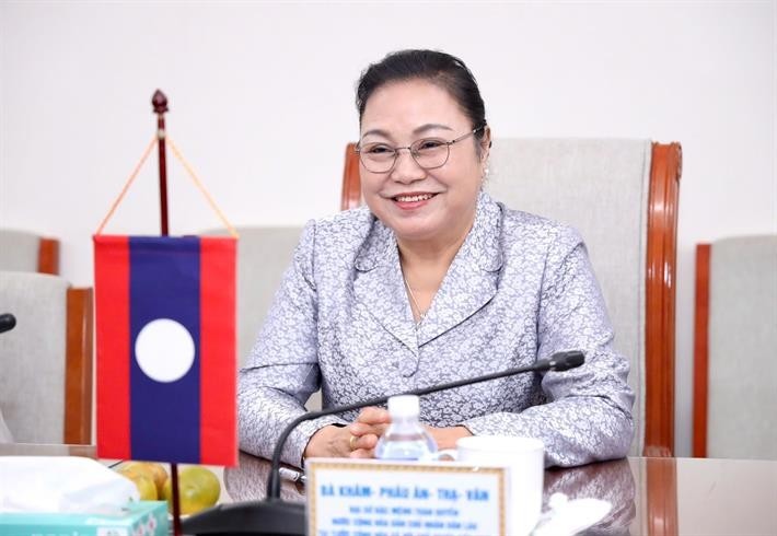 Đại sứ Đặc mệnh toàn quyền nước Cộng hòa dân chủ nhân dân Lào tại Việt Nam Khamphao Ernthavanh.