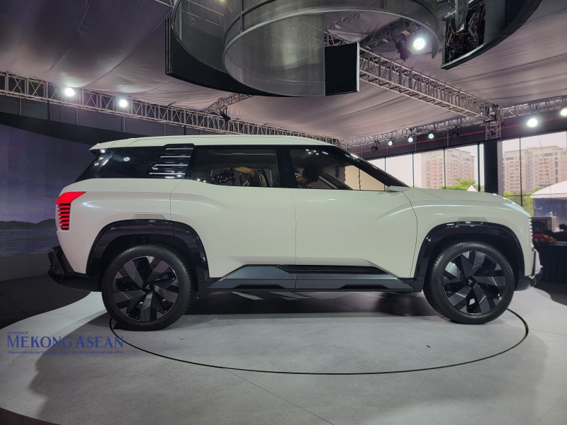 Mitsubishi hé lộ mẫu SUV 7 chỗ mới tại Hà Nội