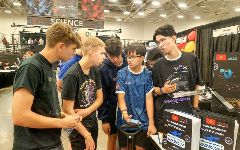 VEX Robotics World Championship 2025: Tinh thần STEM Việt tại đấu trường quốc tế