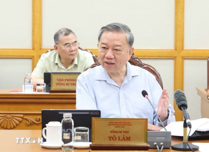 'Không để phát sinh vấn đề phức tạp về nội bộ khi bố trí, sắp xếp cán bộ'