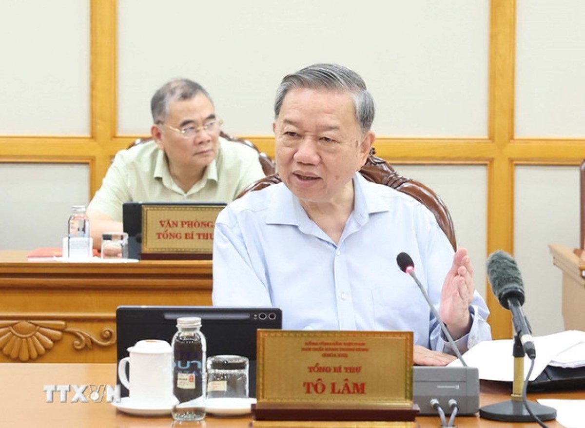 'Không để phát sinh vấn đề phức tạp về nội bộ khi bố trí, sắp xếp cán bộ'