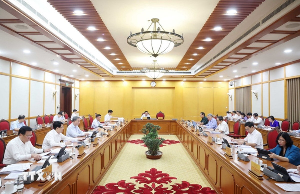 'Không để phát sinh vấn đề phức tạp về nội bộ khi bố trí, sắp xếp cán bộ'