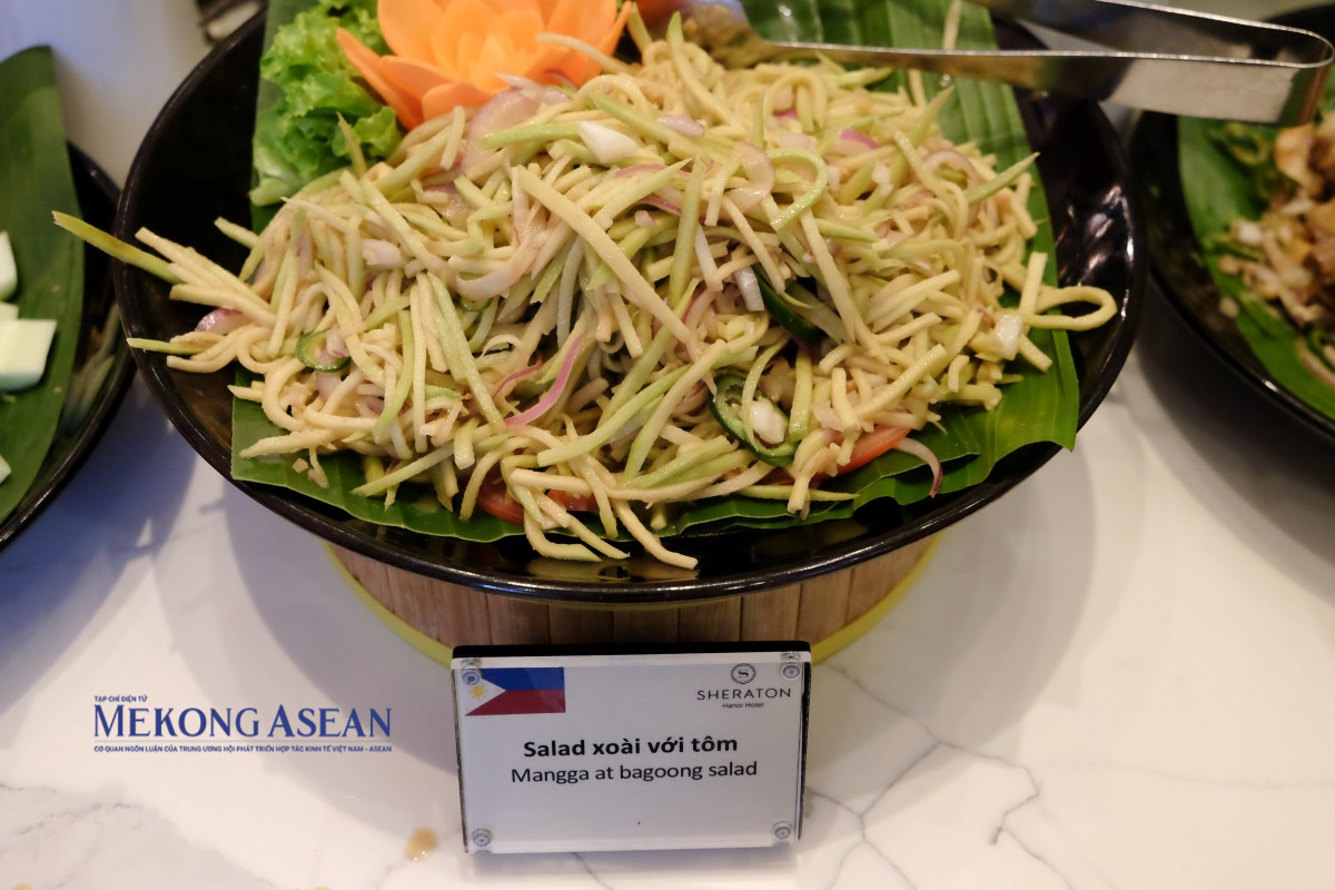 Salad xoài tôm.