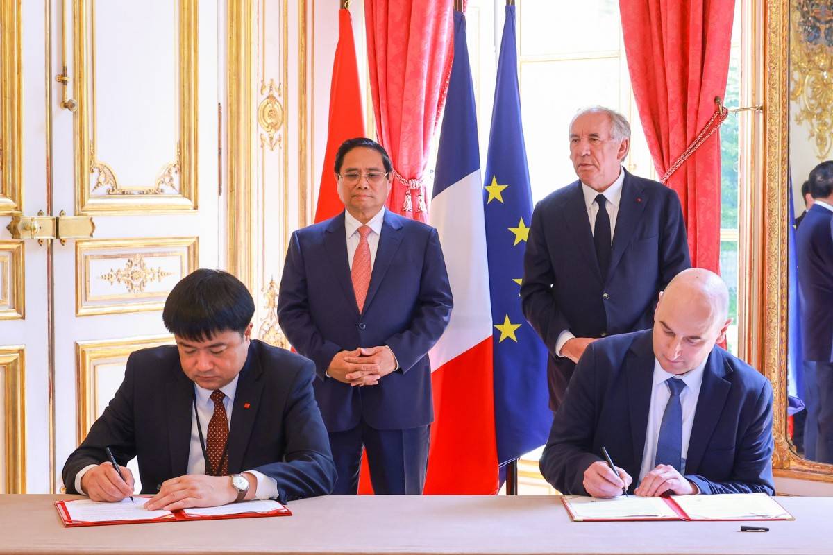 Phiên bản chính thức của 555Win Phạm Minh Chính và Phiên bản chính thức của 555Win Pháp Francois Bayrou chứng kiến Lễ ký kết và trao Biên bản ghi nhớ giữa Viện hàn lâm 555win Mobi và Công nghệ Việt Nam và Uỷ ban Năng lượng nguyên tử và Năng lượng thay thế Pháp - Ảnh: VGP
