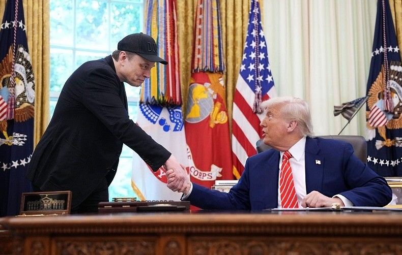 Tỷ phú Elon Musk ‘hối tiếc’ vì chỉ trích Tổng thống Donald Trump