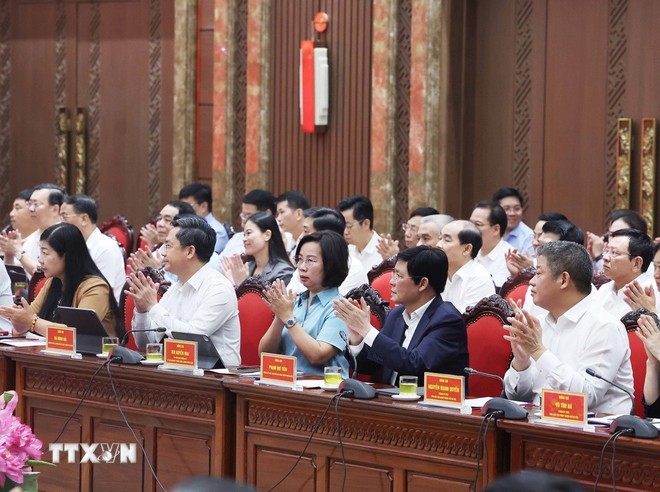 Các đại biểu dự buổi làm việc. 
