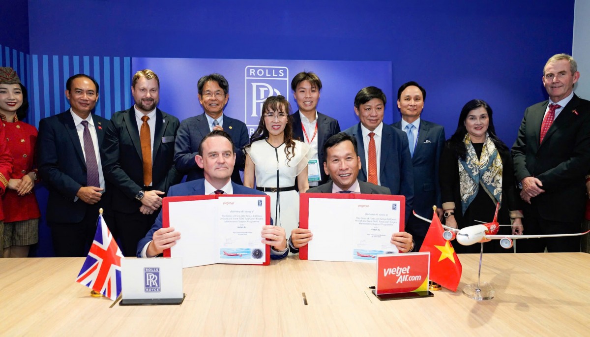 Vietjet và Rolls-Royce ký kết đặt hàng thêm 40 động cơ Trent 7000 dành cho đội bay A330neo. Ảnh: Vietjet.