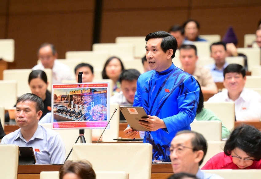 Đại biểu đề xuất dùng trụ sở dôi dư sau sáp nhập xây bãi đỗ xe thông minh