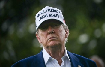Ông Trump chỉ trích Chủ tịch Fed ‘không thông minh’ vì giữ nguyên lãi suất