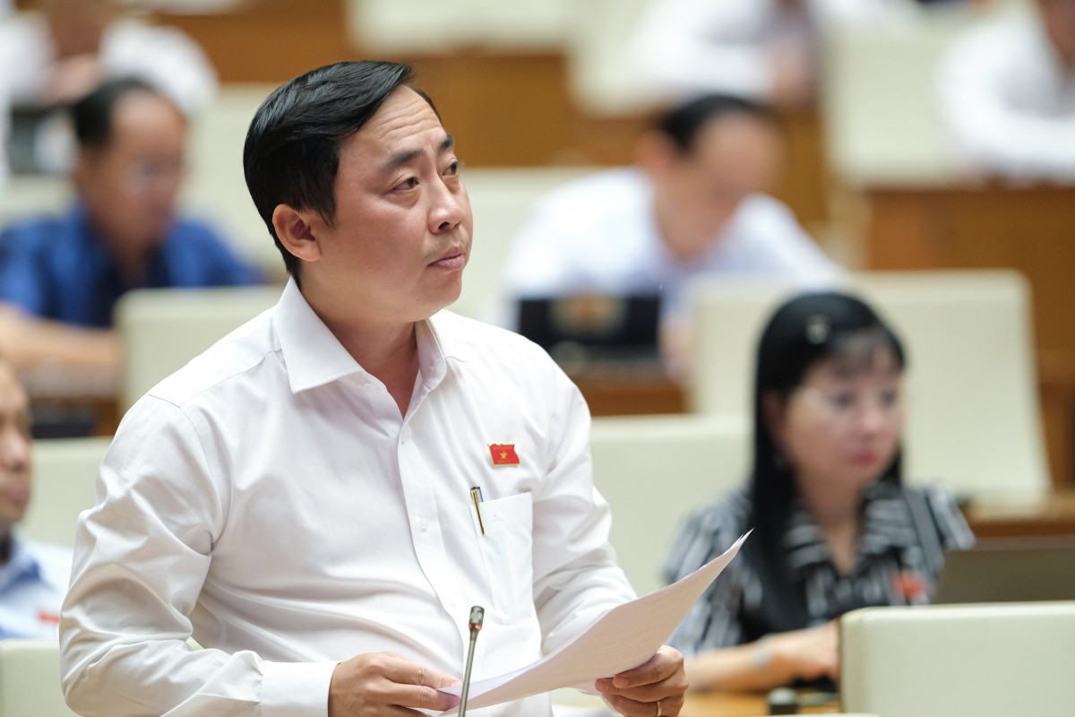'Dân vẫn kêu trời vì có tiền mà không sử dụng được', Bộ trưởng Tài chính nói gì?
