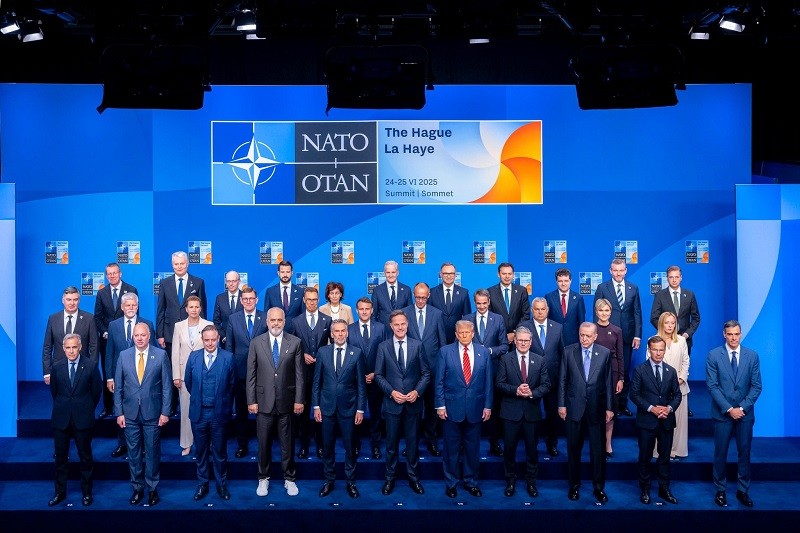 Các lãnh đạo NATO chụp ảnh chung tại hội nghị thượng đỉnh của khối ở Hà Lan ngày 25/6. Ảnh: X/@NATOpress