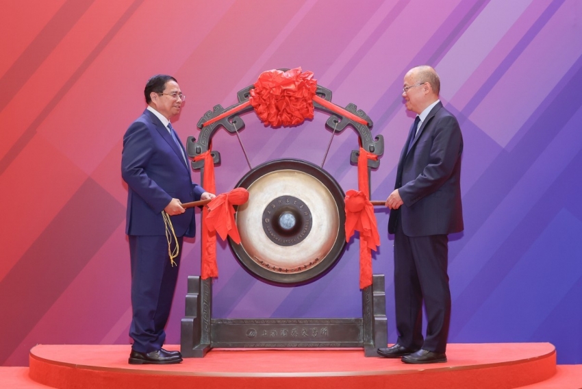Thủ tướng thăm sàn giao dịch Thượng Hải, thúc đẩy hợp tác tài chính