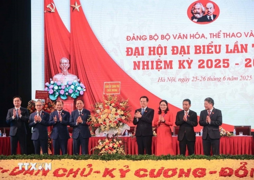Bộ trưởng Nguyễn Văn Hùng tiếp tục giữ chức Bí thư Đảng ủy Bộ VHTT&DL