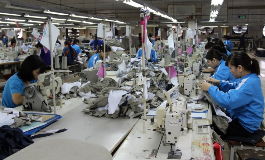 PMI ngành sản xuất Việt Nam dưới ngưỡng 50 điểm, niềm tin kinh doanh vẫn hồi phục