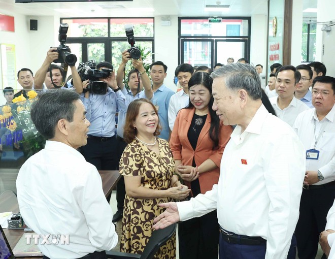 Tổng Bí thư Tô Lâm tiếp xúc cử tri, động viên cán bộ, viên chức Hà Nội