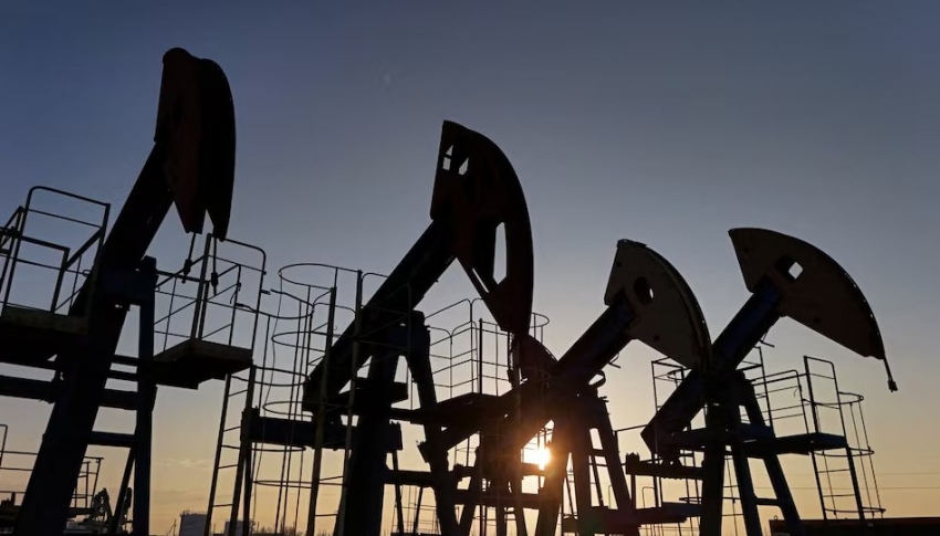 Giá dầu giảm mạnh khi OPEC+ tăng sản lượng vượt dự báo