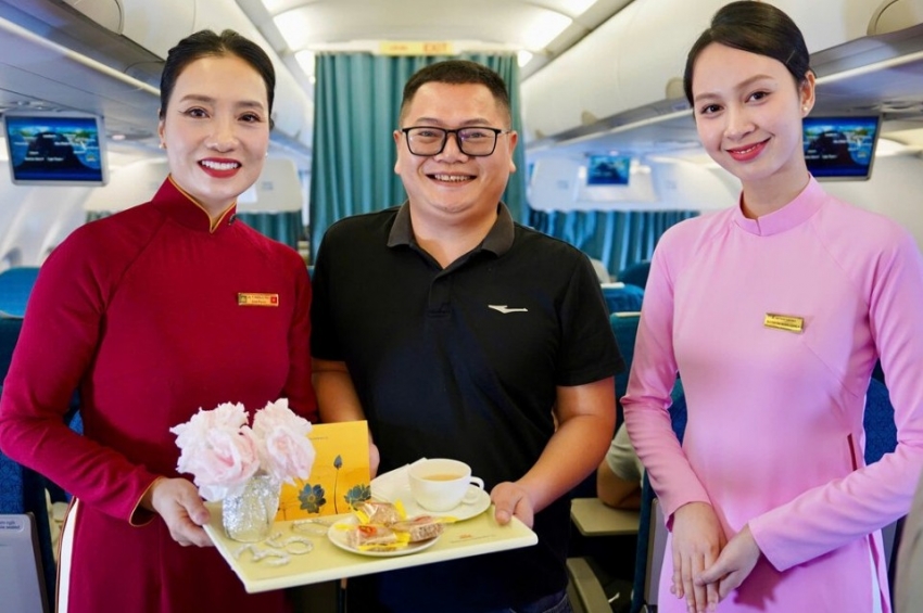 Vietnam Airlines đón hành khách thứ 350 triệu sau 30 năm thành lập
