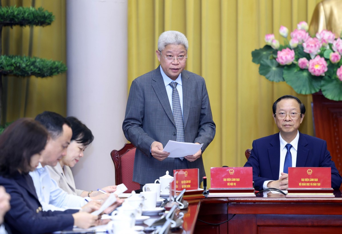 Thứ trưởng Bộ Nội vụ Nguyễn Mạnh Khương phát biểu tại buổi họp báo. Ảnh: VGP.