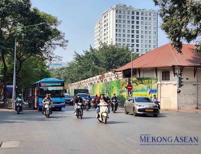 Hà Nội được giao cấm xe máy chạy xăng dầu trong Vành đai 1 từ tháng 7/2026
